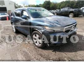 VOLVO XC40 MOMENTUM 2021