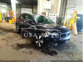 VOLVO XC40 MOMENTUM 2020
