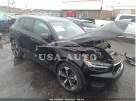 VOLVO XC40 MOMENTUM 2019