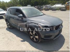 VOLVO XC40 MOMENTUM 2020