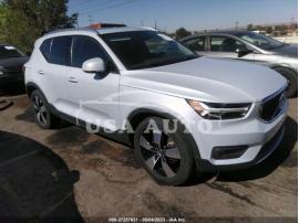 VOLVO XC40 MOMENTUM 2021
