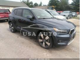 VOLVO XC40 MOMENTUM 2022
