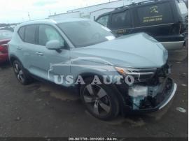 VOLVO XC40 MOMENTUM 2019