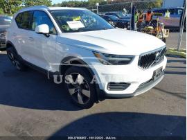 VOLVO XC40 MOMENTUM 2019