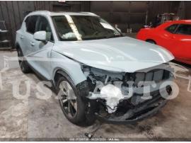 VOLVO XC40 MOMENTUM 2019