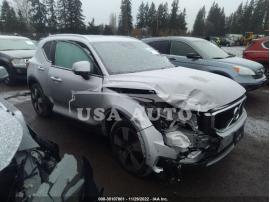 VOLVO XC40 MOMENTUM 2019