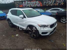 VOLVO XC40 MOMENTUM 2020