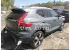 VOLVO XC40 MOMENTUM 2022