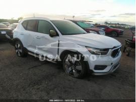VOLVO XC40 MOMENTUM 2021