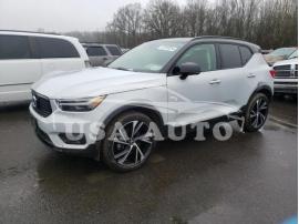VOLVO XC40 T5 R- 2022