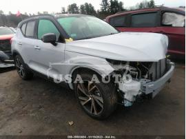 VOLVO XC40 R-DESIGN 2022