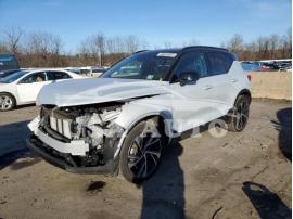 VOLVO XC40 T5 R- 2021