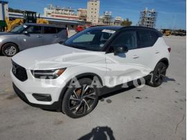 VOLVO XC40 T5 R- 2022