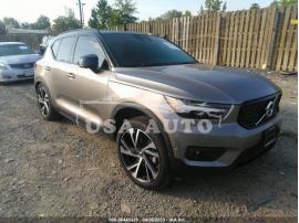 VOLVO XC40 R-DESIGN 2022