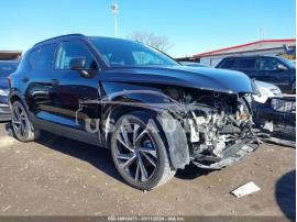 VOLVO XC40 T5 R-DESIGN 2020