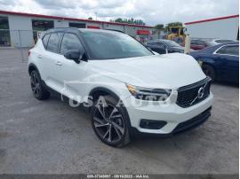 VOLVO XC40 R-DESIGN 2022