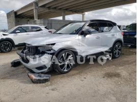 VOLVO XC40 T5 R- 2021