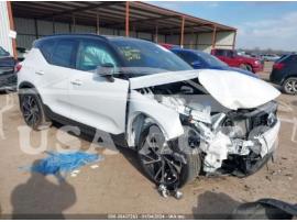 VOLVO XC40 T5 R-DESIGN 2022