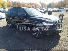 VOLVO XC40 R-DESIGN 2022