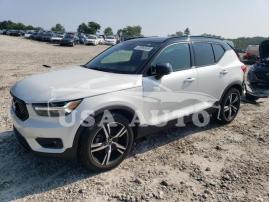 VOLVO XC40 T5 R- 2021