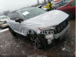 VOLVO XC40 R-DESIGN 2022