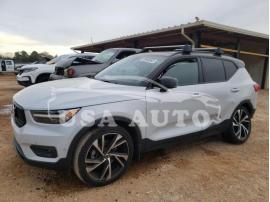 VOLVO XC40 T5 R- 2022