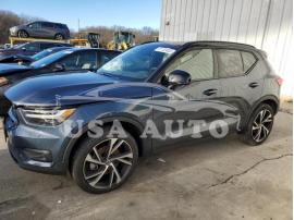 VOLVO XC40 T5 R- 2022