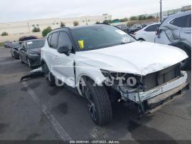 VOLVO XC40 T5 MOMENTUM/T5 R-DESIGN 2019