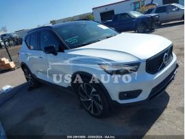 VOLVO XC40 T5 MOMENTUM/T5 R-DESIGN 2019
