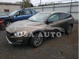 VOLVO V60 CROSS 2017