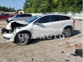 VOLVO V60 CROSS 2017