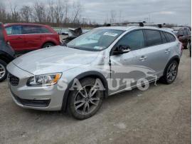 VOLVO V60 CROSS 2015