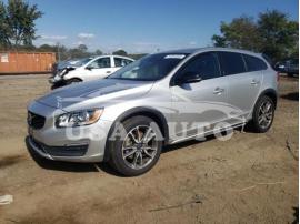 VOLVO V60 CROSS 2015