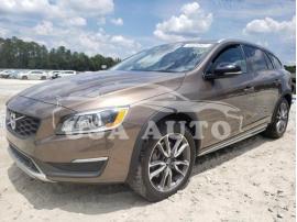VOLVO V60 CROSS 2015