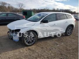 VOLVO V60 CROSS 2015
