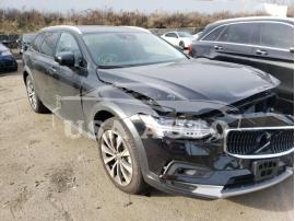 VOLVO V90 CROSS 2021