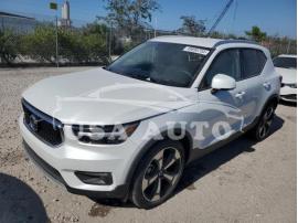 VOLVO XC40 T4 MO 2021