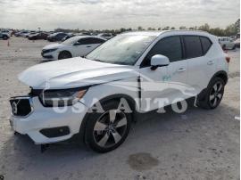 VOLVO XC40 T4 MO 2022