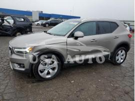 VOLVO XC40 T4 MO 2022