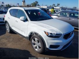 VOLVO XC40 T4 MOMENTUM 2020