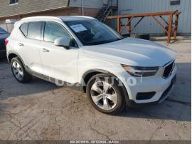 VOLVO XC40 T4 MOMENTUM 2020