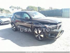 VOLVO XC40 MOMENTUM 2020