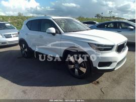VOLVO XC40 MOMENTUM 2020