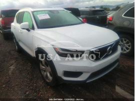 VOLVO XC40 MOMENTUM 2020