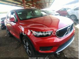 VOLVO XC40 MOMENTUM 2019