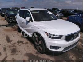 VOLVO XC40 MOMENTUM 2020