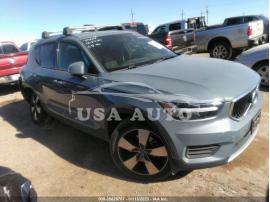 VOLVO XC40 MOMENTUM 2020