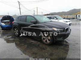 VOLVO XC40 MOMENTUM 2020