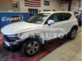 VOLVO XC40 T4 MO 2022