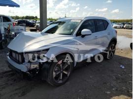 VOLVO XC40 T4 MO 2021